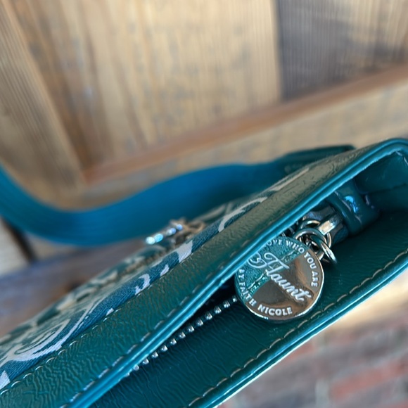 Teal and white crossbody purse Flaunt by Faith Nicole - Picture 7 of 10